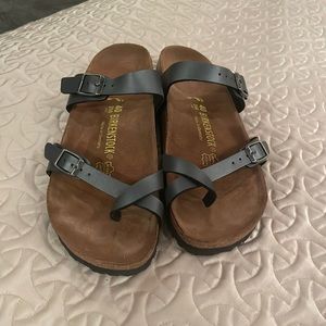 Womens size 40 Birkenstock sandals
